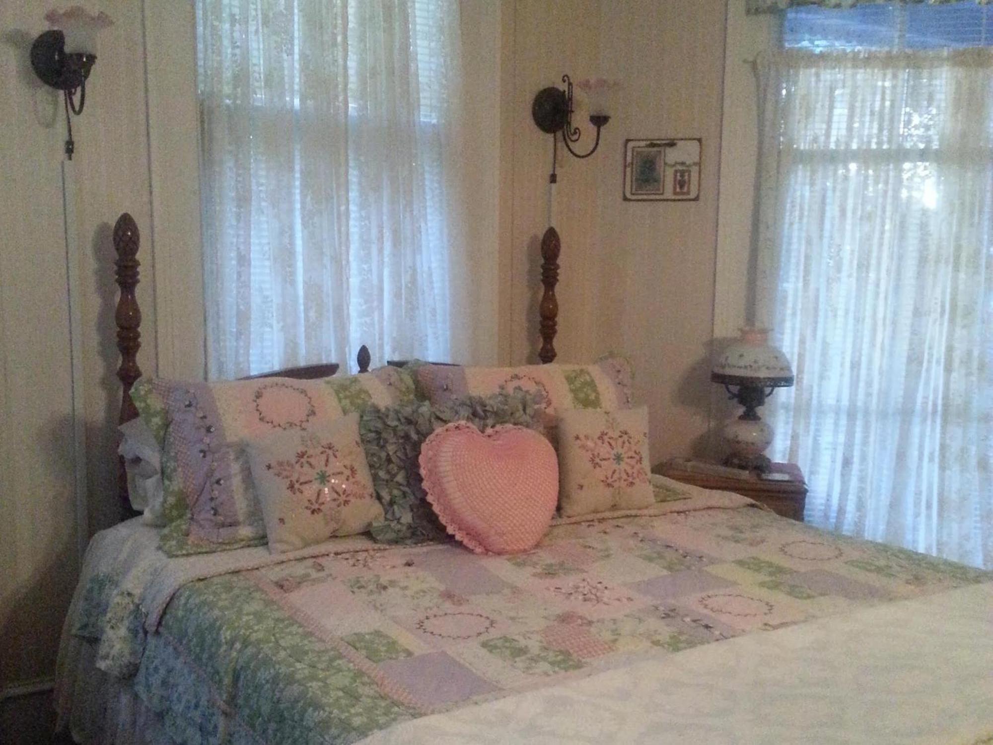 Bed and Breakfast Holly House Of Hamilton Номер фото