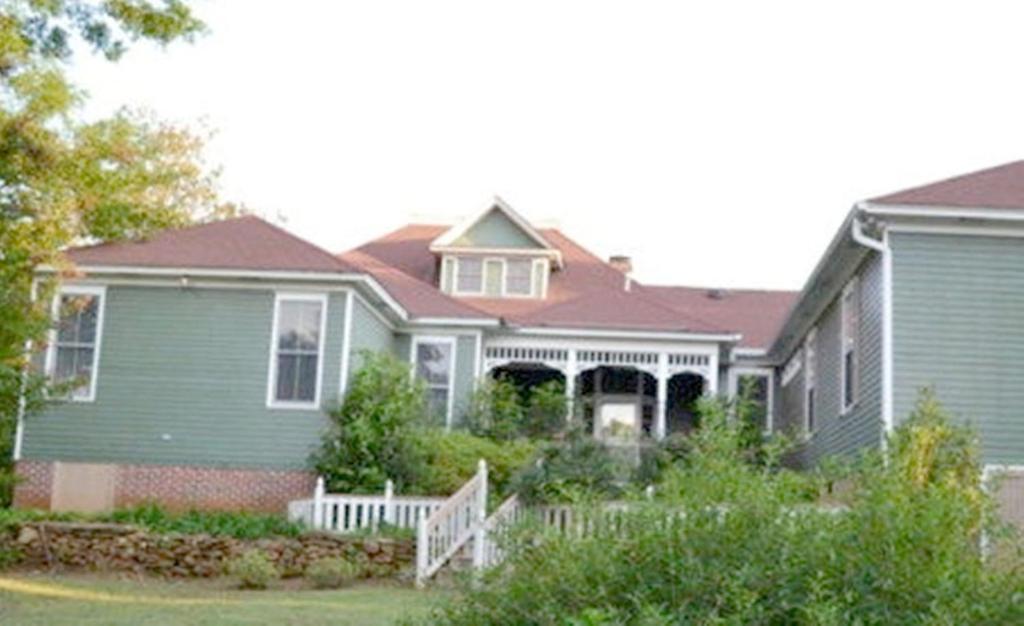 Bed and Breakfast Holly House Of Hamilton Экстерьер фото
