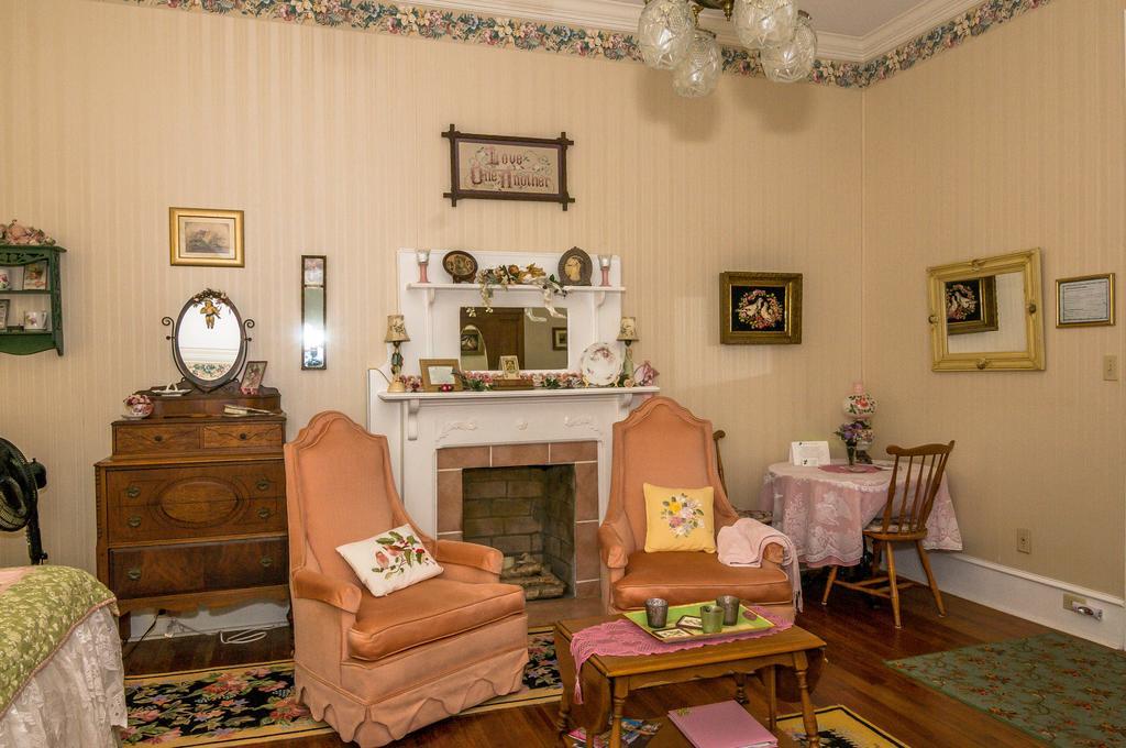 Bed and Breakfast Holly House Of Hamilton Экстерьер фото