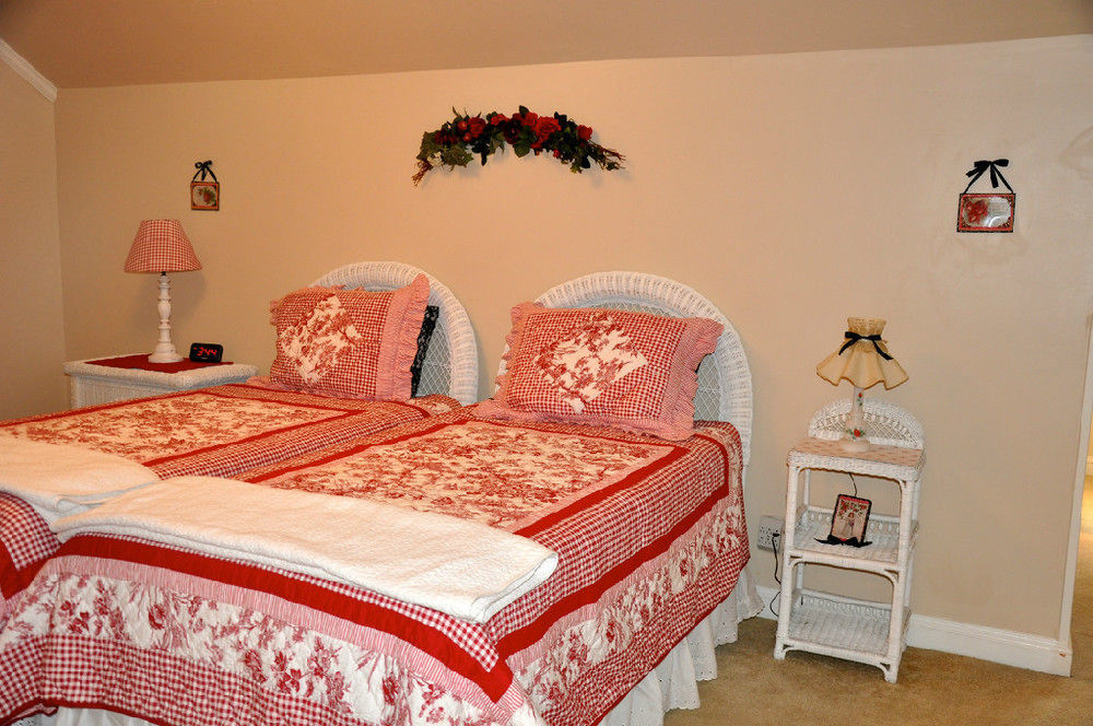 Bed and Breakfast Holly House Of Hamilton Экстерьер фото