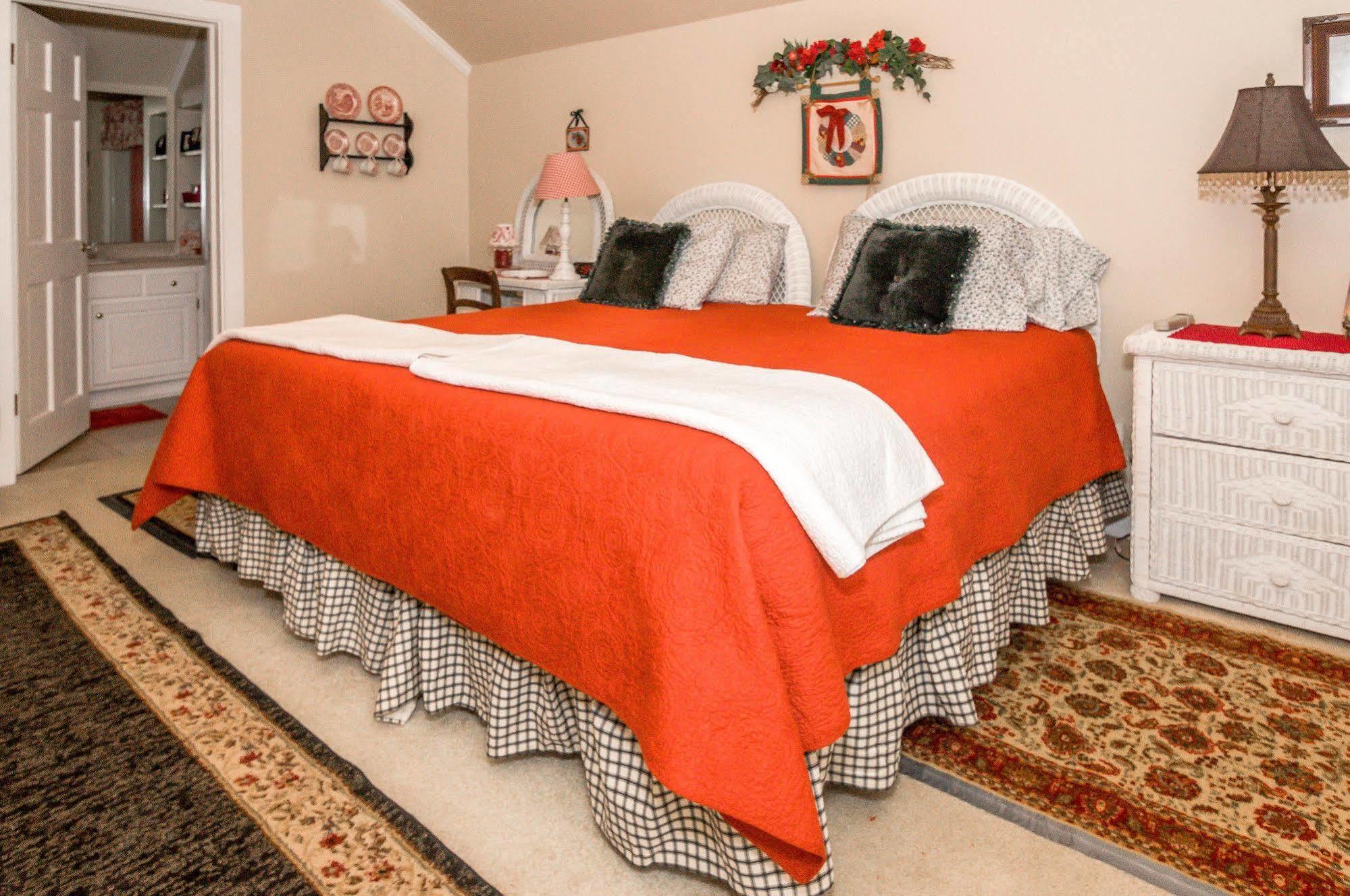 Bed and Breakfast Holly House Of Hamilton Экстерьер фото